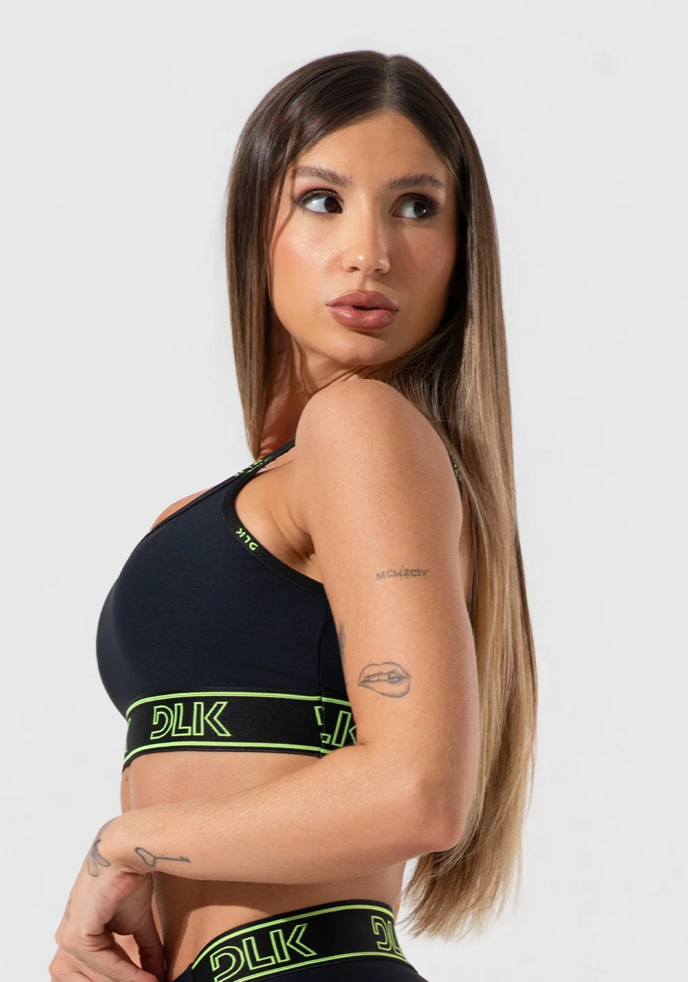 Conjunto Fitness Top com bojo + Short DLK Cor: Preto/Neon